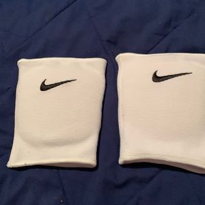 Woman nike knee pads